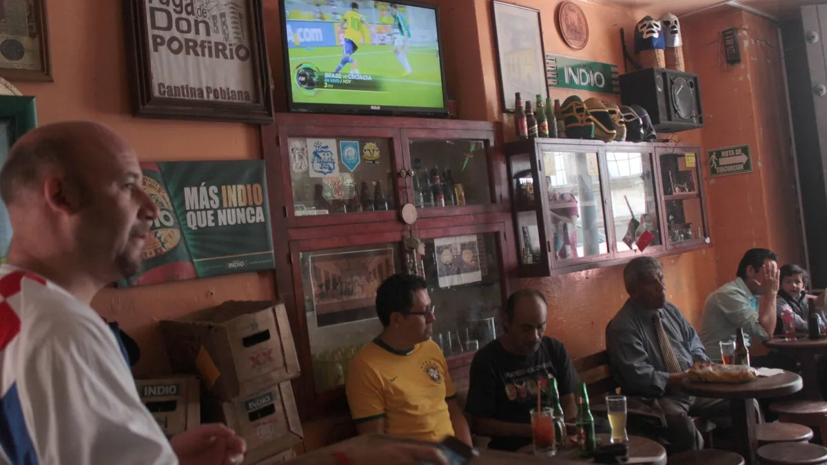 Restaurantes y bares en Puebla en problemas por transmisoras del Mundial