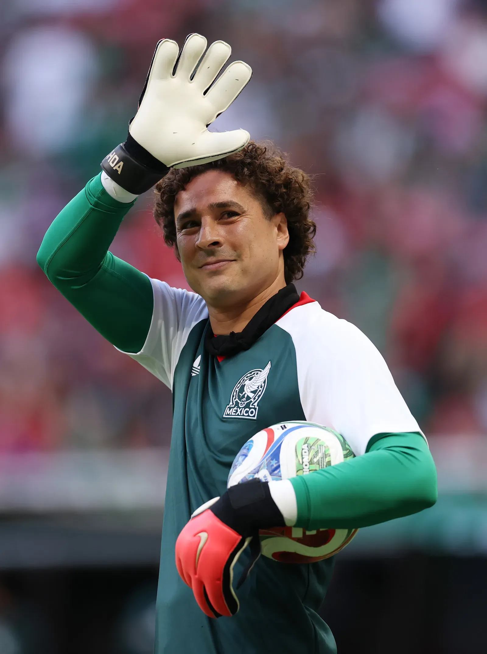 Guillermo Ochoa pone fin a una carrera histórica y anuncia su retiro